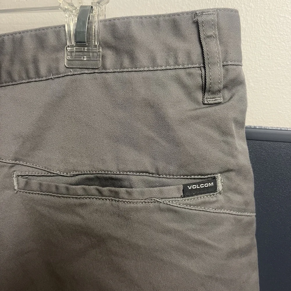 Volcom Shorts Mens Sz 40 Gray Skateboarding Casual Outdoor‎ Chino